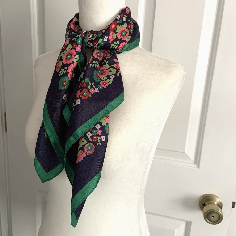VTG ITALY Cheerful Floral Green Pink Water Repellent 27in Square Scarf Acetate